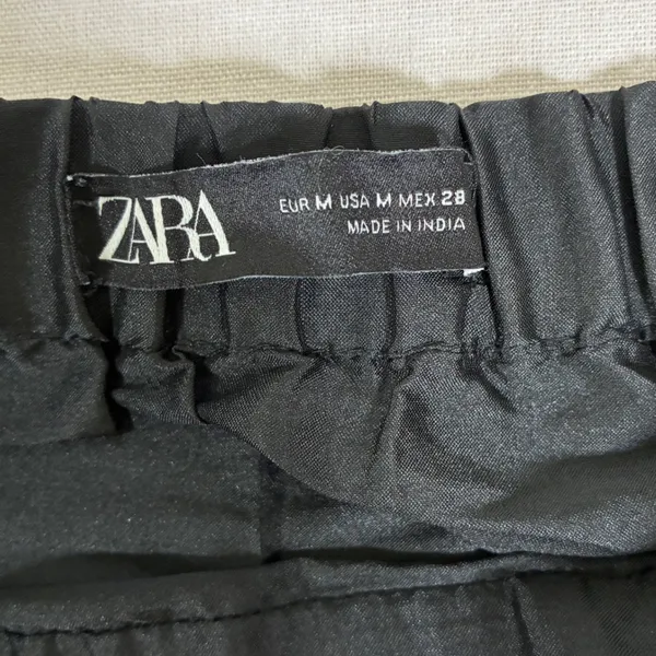 Zara Womens Black Ruffle Hem Midi Skirt Side Zip Elastic Waist M 7521/252/800 - Image 2