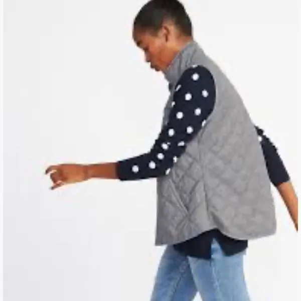 Old Navy Quilted Lightweight Vest Womens‎ - Image 2