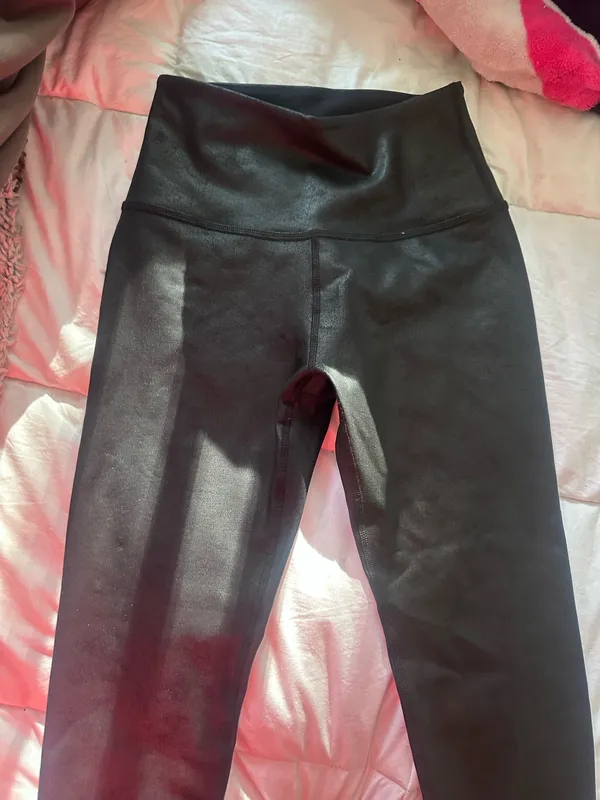 Beyond Yoga black shine  leggings - Image 9