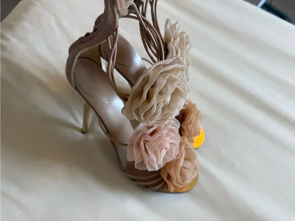 Giuseppe Zanotti | Floral Accent Nude/Gold High Heel Sandals | 38.5 - Image 5