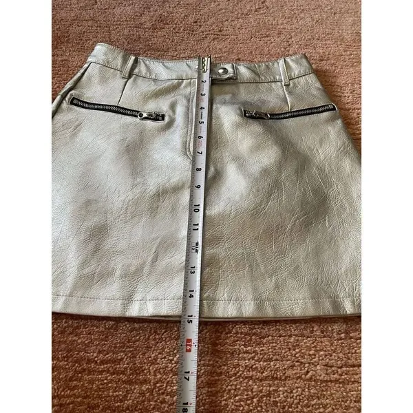 Jolie & Joy SILVER METALLIC FAUX LEATHER MINI SKIRT Size M - Image 5