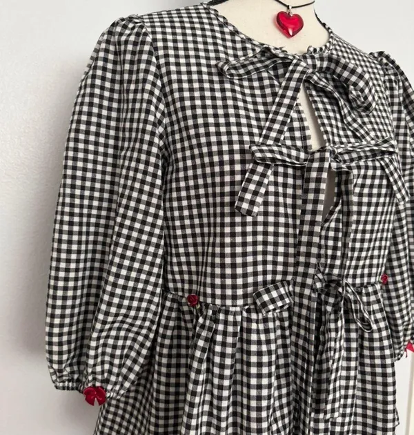 Boutique black & white gingham bow tie up blouse with mini red bows & red rosebuds - Image 5