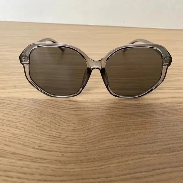 🆕Fashion Plastic Grey Sunglasses🆕 Gray - Image 2