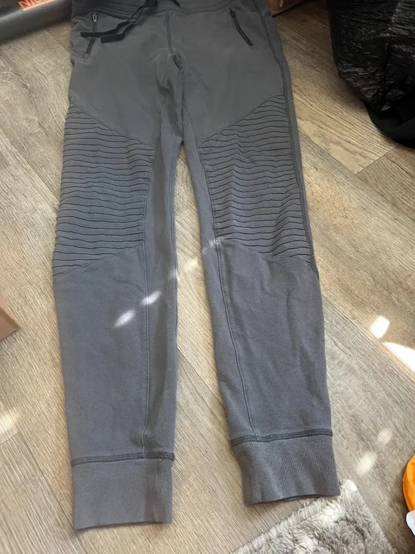 Alo Yoga medium pants - Image 4