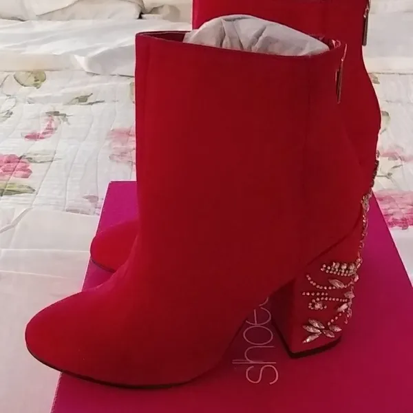 NIB Shoedazzle Lisa size 6 beautiful Red Jeweled ankle Boots with 4” heel - Image 6