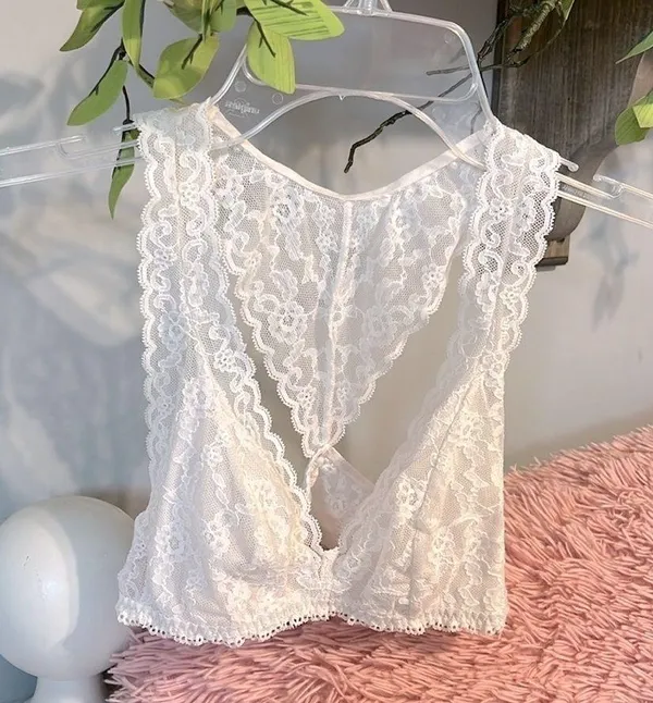 Victoria's Secret Romantic Lace Bralette - Image 3