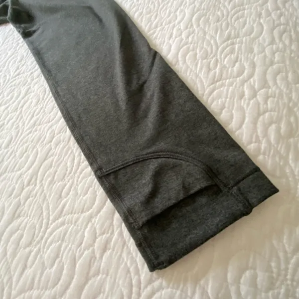 Athleta Gray Uptempo Top Size Large Athleisure, minimalist, normcore, gorpcore - Image 9