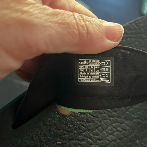 Sanuk black flip flops size 10 - Image 3