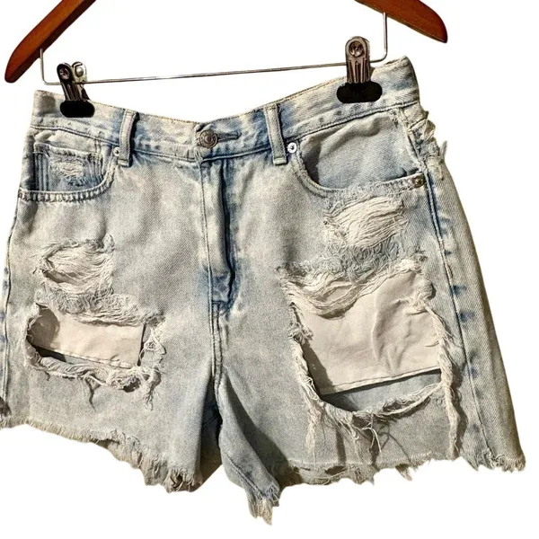 American Eagle Baggy Mom Short Distressed Denim Shorts - Image 3