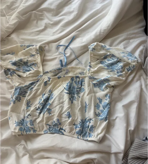 Floral top Blue - Image 3
