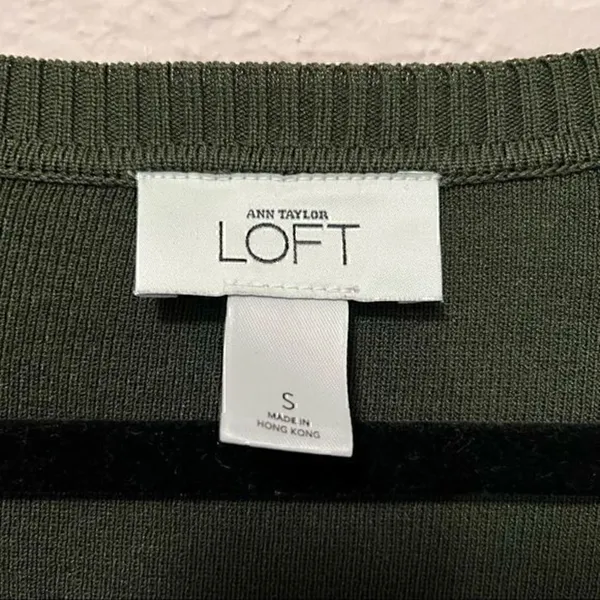 *30of3*‎ NWOT. Ann Taylor. Loft. Forest green button down cardigan. Small size. - Image 6