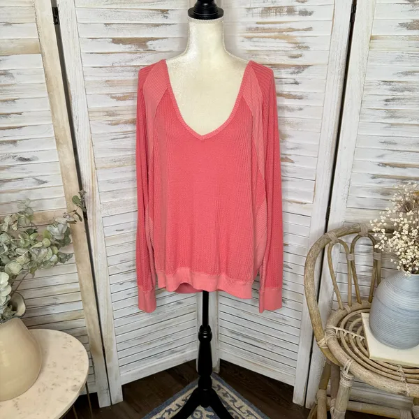 FREE PEOPLE Women's Large Santa Clara Oversized V Neck Thermal Sweater Top Pink - Image 3