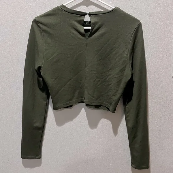 Charlotte Russe Long Sleeve Cropped Top - Image 2