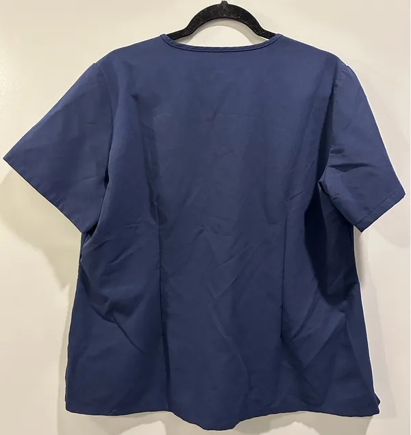 FIGS Casma Three Pocket Scrub Top PO 1518 Navy - Image 7