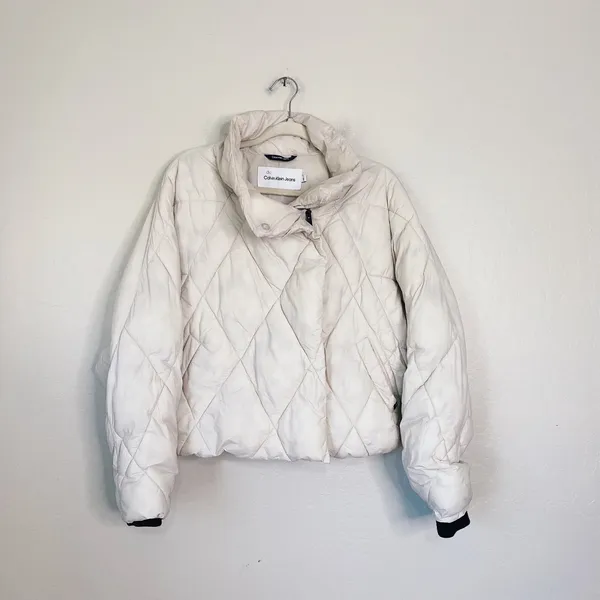 Calvin Klein Jeans Cream Assymetric Zip Cloud Puffer Coat Crop Jacket - Image 3