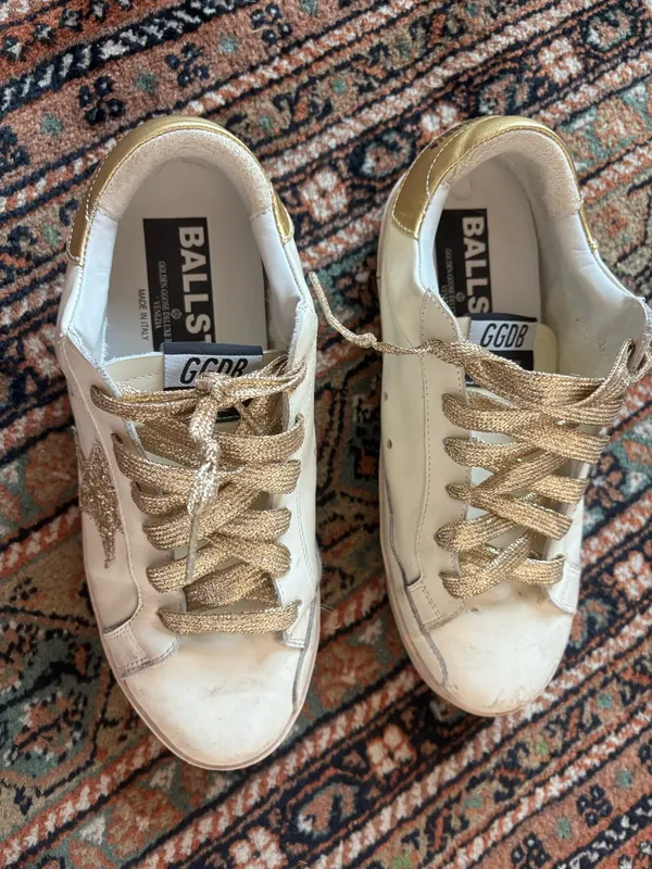Sneakers Size 8.5 - Image 2
