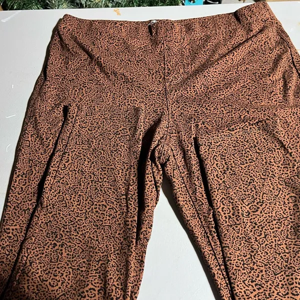 St John Bay (Xl) Cheetah Print Pull On Pants With Tummy Control‎ Panel Preowned - Image 2