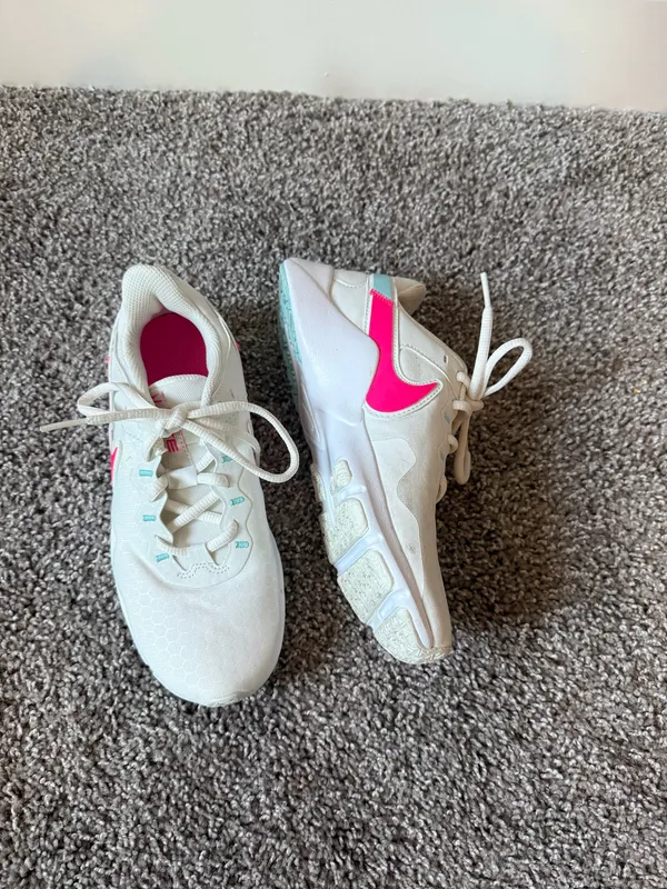 Nike Tennis Shoes Women’s - Image 4