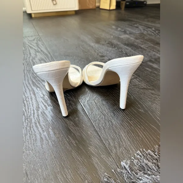 Elegant White Croc - Image 4