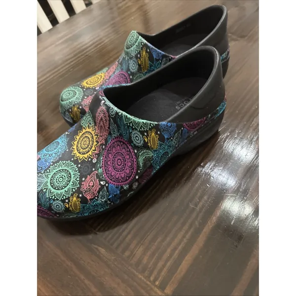 Crocs Clogs Womens Neria Pro II Paisley Mandala Multicolor Nursing Shoes Size 8 - Image 4