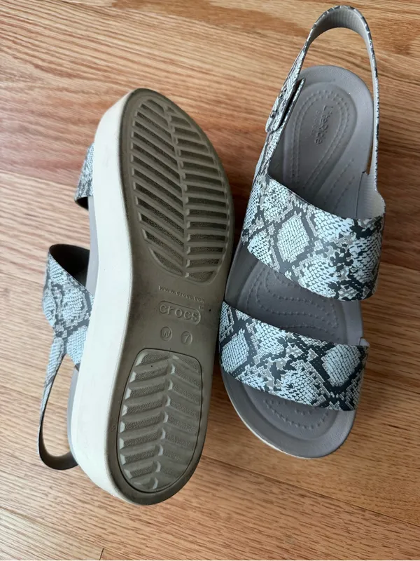 Crocs Brooklyn Low Wedge Sandals Snakeskin Platform Wedge Comfy - Size 7 - Image 6