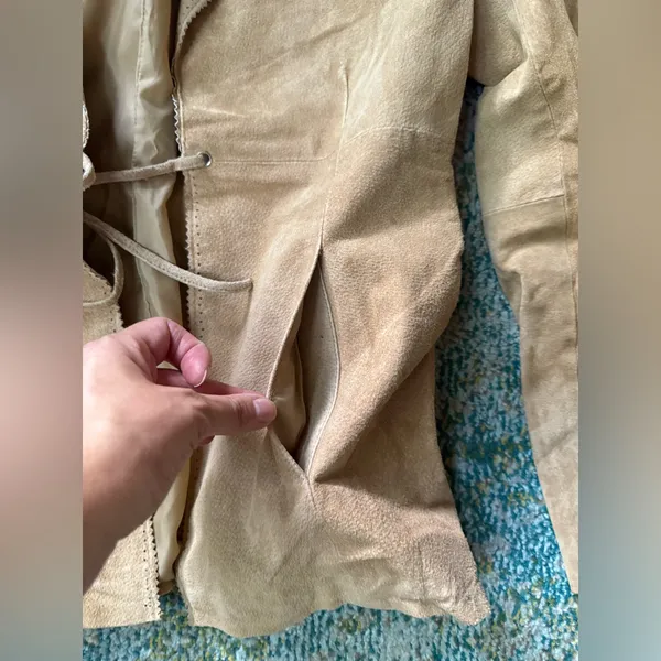 Y2K vintage Me Jane nude suede open front tie blazer, size large - Image 10