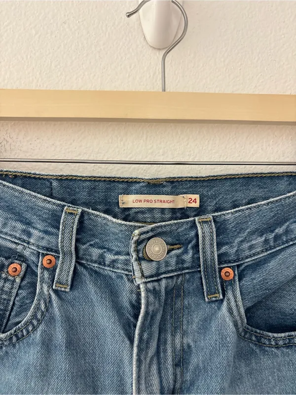 Levi’s low pro straight jeans medium wash - Image 3