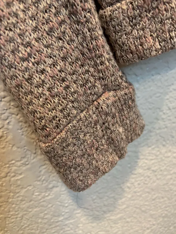 Women's American Eagle Outfitters V Neck Soft Knit Pullover Sweater Tan Size M Good Pre-Owned Condition Features Women's American Eagle Outfitters V Neck Soft Knit Pullover Sweater. #softknit #spring #summer - Image 2