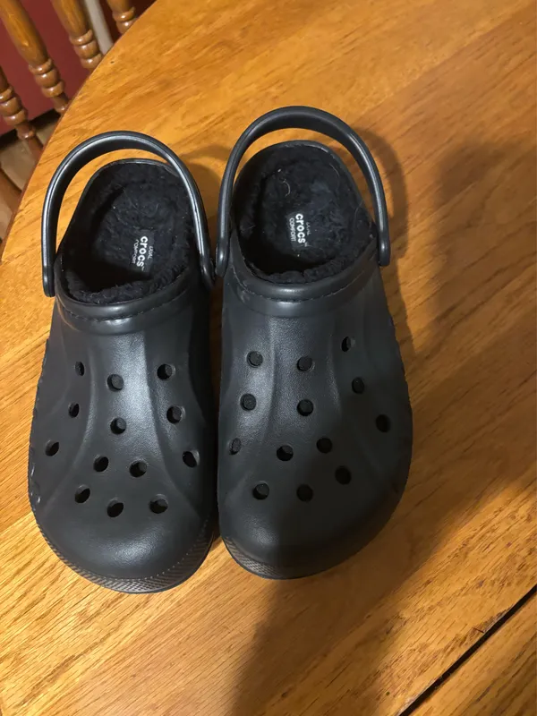 Dual comfort crocs black with fur lining Unisex M8 W10 - Image 2