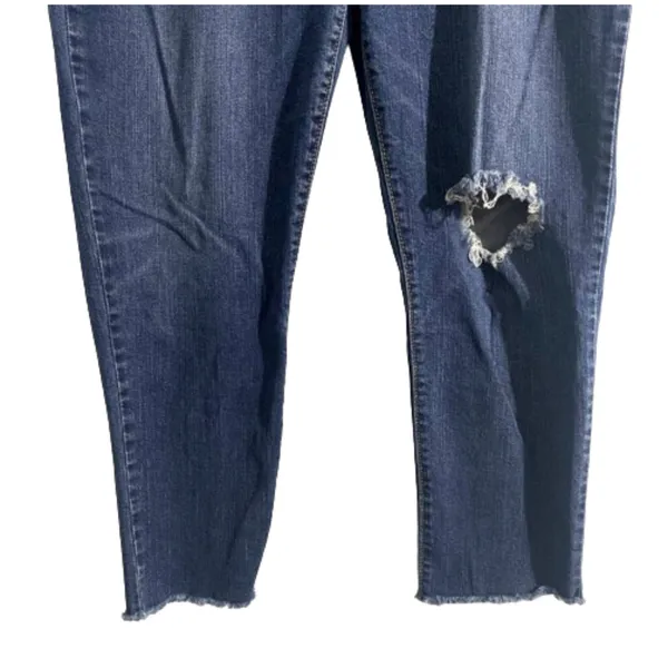Levi's Distressed Boyfriend Jeans Raw Hem Cropped Denim Women's‎ Size 32 Waist - Image 3