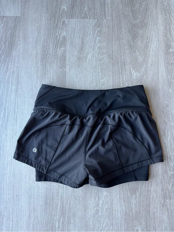 Lululemon Break Free Short 2.5" Black Size 4 Like New - Image 4
