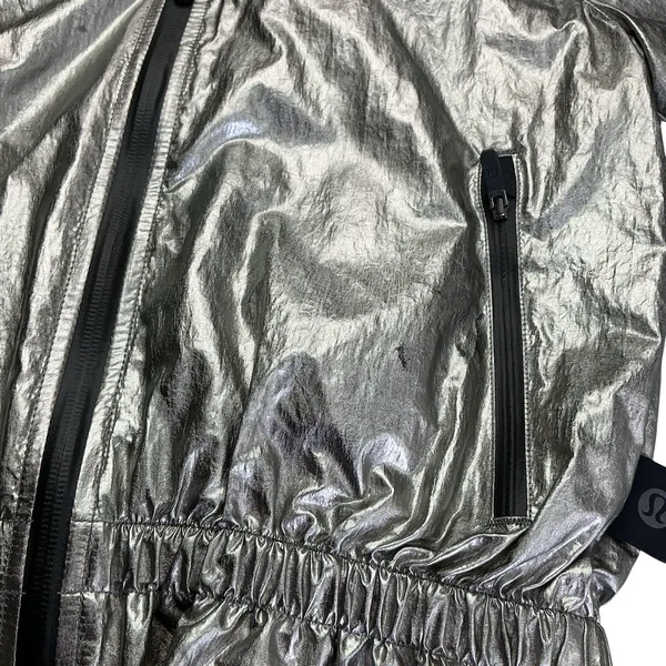 Lululemon X Barrys‎ Women's Titanium Foil Stronger As One Hooded Jacket Size 0 - Image 14