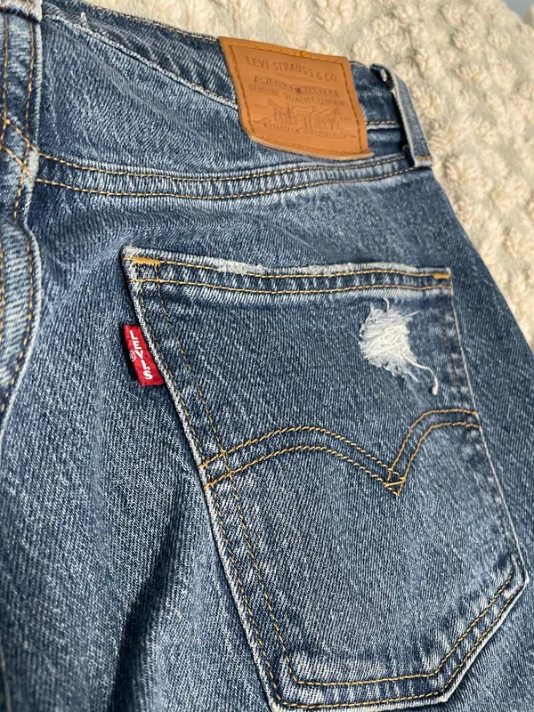 Levi’s Dark Wash 70s Flare Jeans High-Rise 29 - Image 5