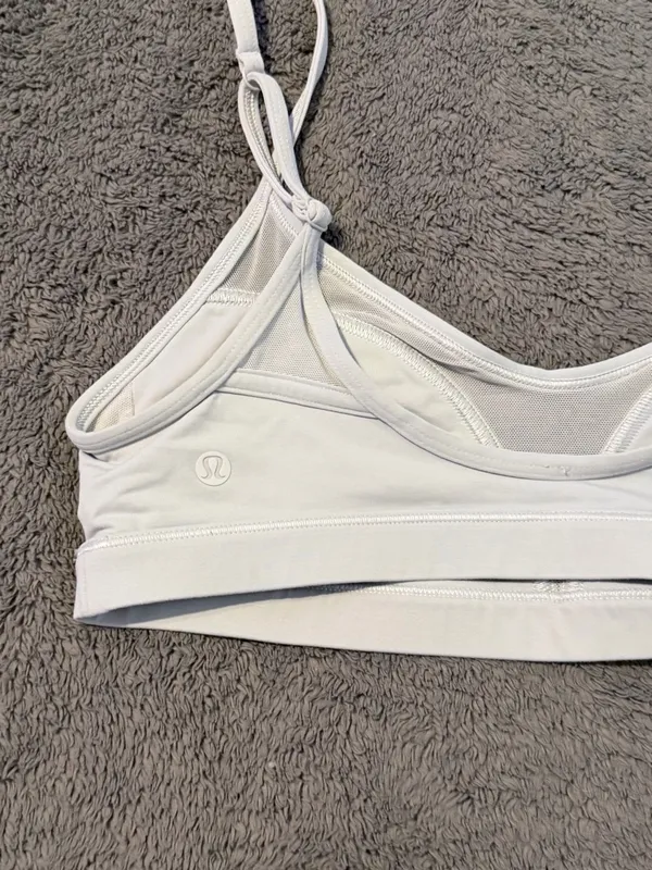 Lululemon sports bra size 4 - Image 3