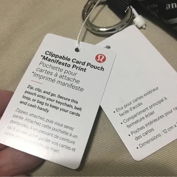 Lululemon Clippable Card Pouch Manifesto Print black / gray - Image 12