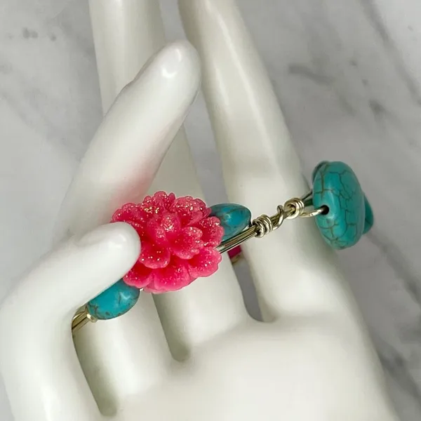 Silver Tone Faux Turquoise Beaded Pink Cross Small Wire Bangle Bracelet - Image 7