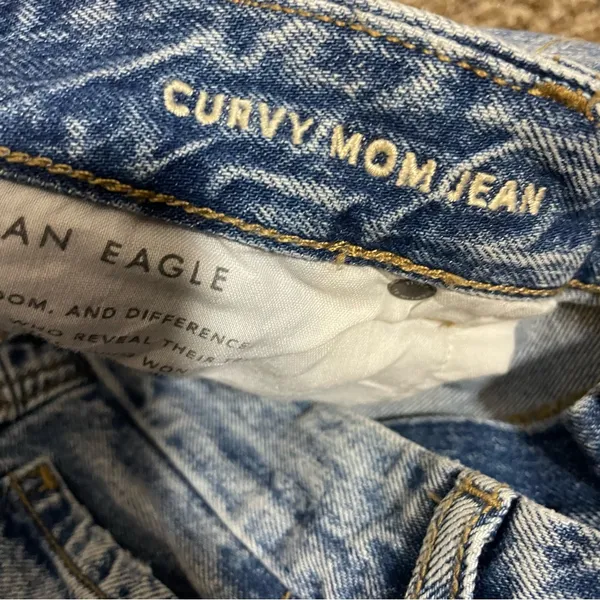 American Eagle Curvy Mom Jeans NWOT Distressed high rise long length - Image 7