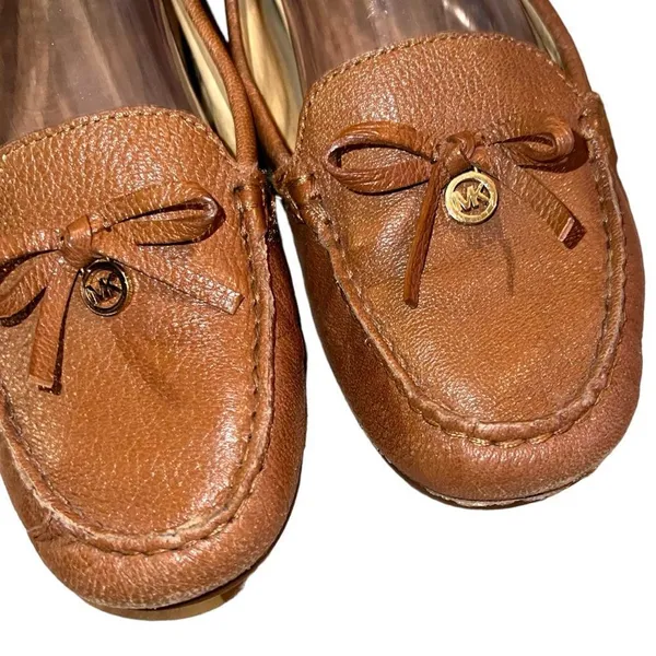 Michael Kors cute tan leather loafers! - Image 5