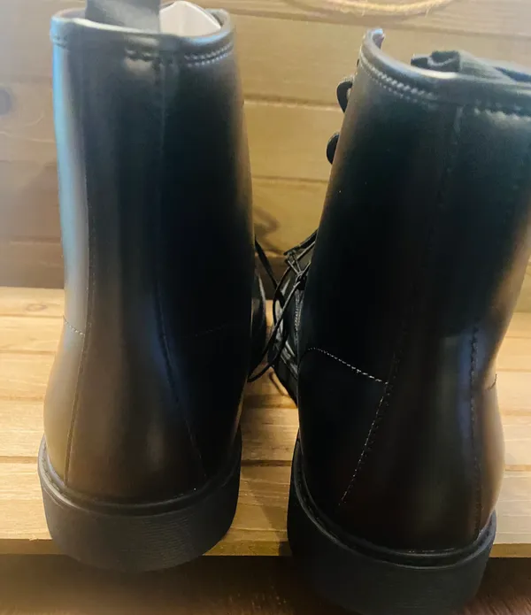 NEW women's boots size 12 medium black - Image 3