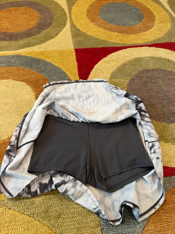 Offline by Aerie Grey White Pattern Athletic Tennis Skort Built in Shorts XS - Image 2