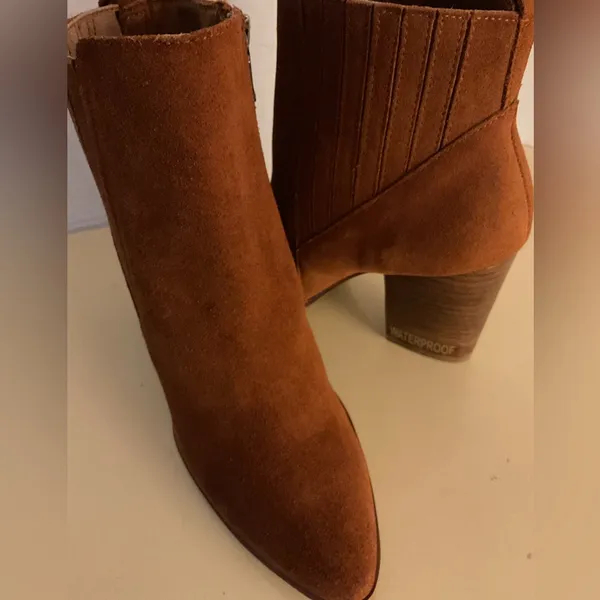 Blondo women suede Chelsea waterproof Cognac Suede Ankle Booties size 9.5 - Image 3