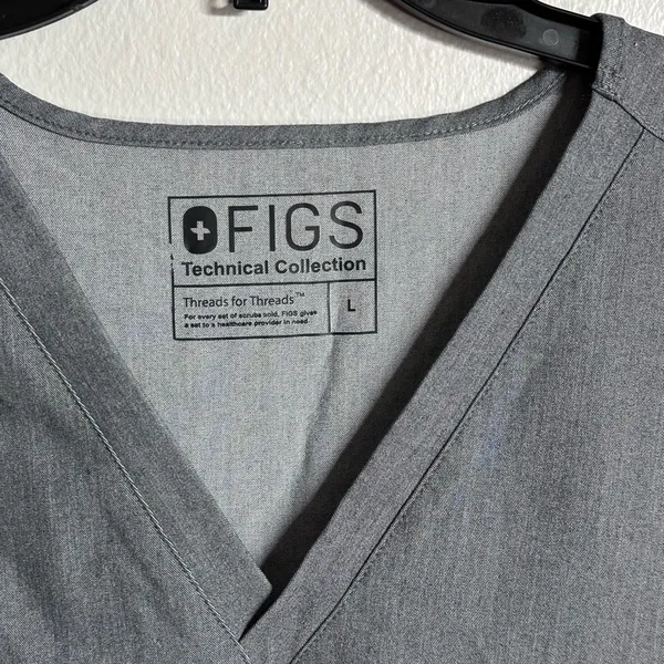 Figs‎ Technical Collection Women Gray Scrub Shirt Catarina Top size Large - Image 3