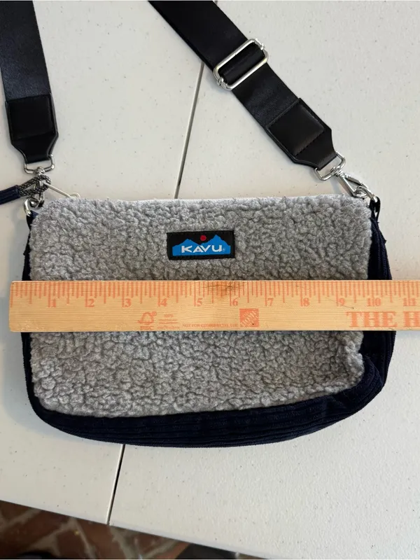 Kavu So Snuggy Crossbody Purse gray corduroy‎ & Sherpa Gorpcore granola girl - Image 4