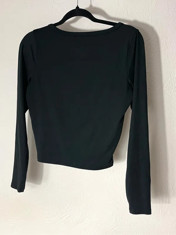 Hollister Black Long-Sleeve Henley Crop Top - Image 2