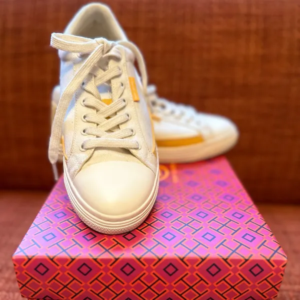 Tory Burch ivory canvas curry yellow classic court shoes Size 8.5 - Image 8