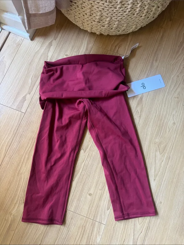 Alo SOFTSCULPT low rise fold over capri - Image 2