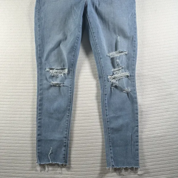 Women’s Levi’s 711 Skinny Ankle Jeans Distressed Light Wash Raw Hem Size 30x27 - Image 2