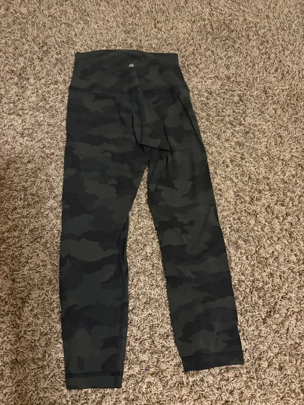 LuLuLemon Align High Rise Crop 21" Leggings Size 4 Heritage 365 Camo Dark Olive - Image 2