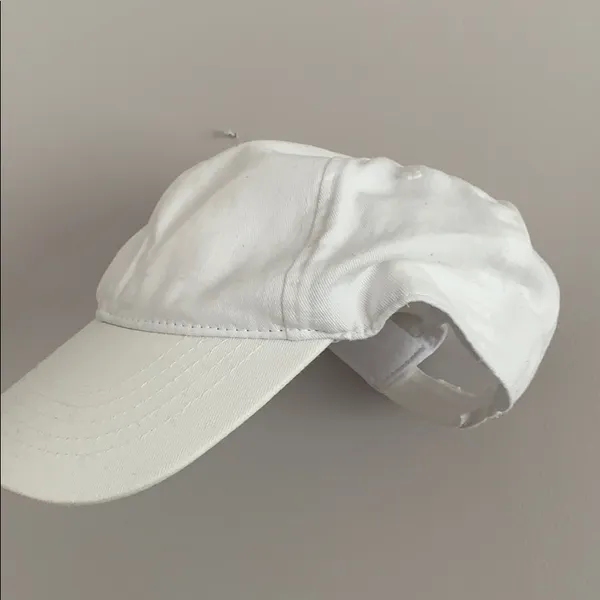 White cap - Image 3