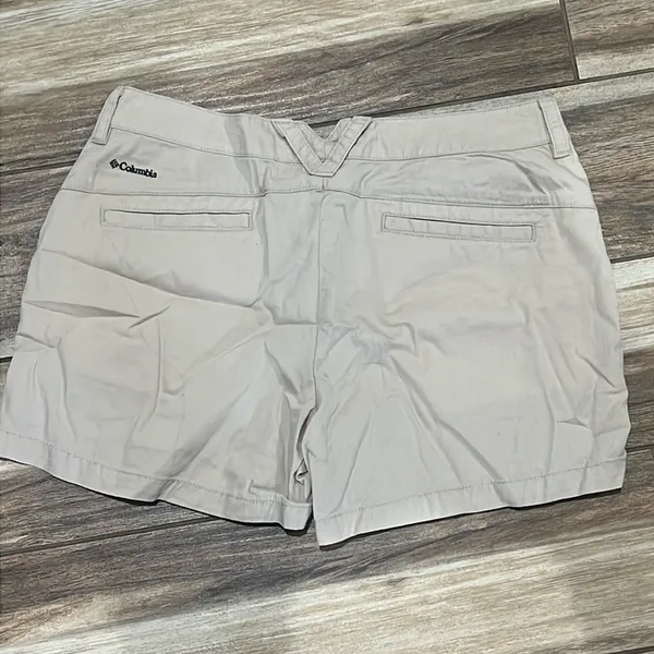 Columbia women’s beige chino shorts Available - Image 3